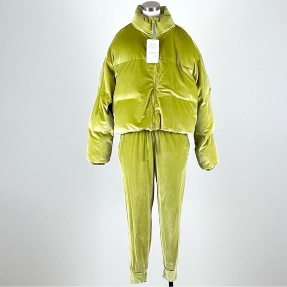 NWT Fabletics Wander Velour Cropped Puffer Jacket And Luxe Velour Jogger - Picture 4 of 16